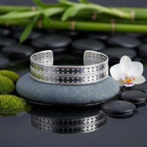 Stunning 18K Gold Plated Wide Cuff Dainty Bracelet ✨ Gift-Ready & Adjustable